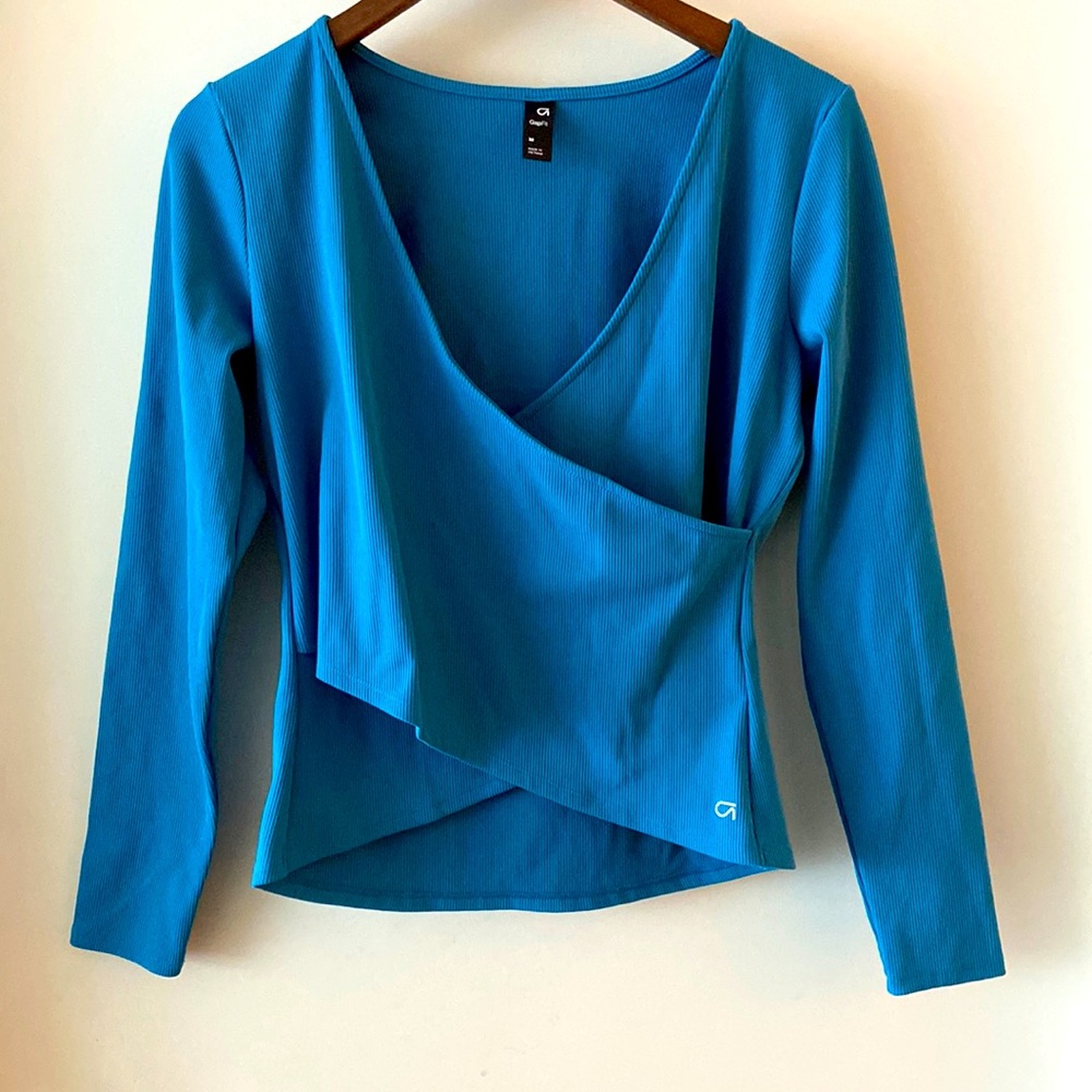 GAP Fit • Long sleeve ribbed wrap active top • Medium